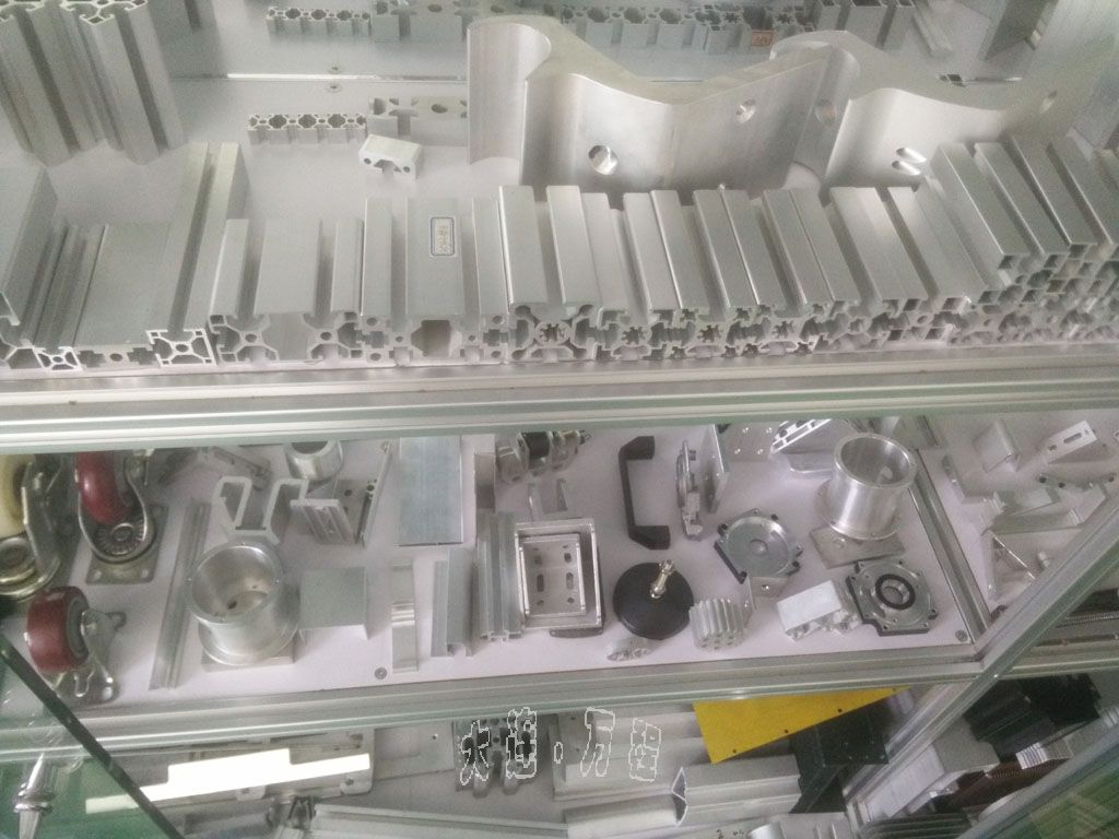 <a href=http://www.xiaos4ni.cn/ target=_blank class=infotextkey><a href=http://www.xiaos4ni.cn/ target=_blank class=infotextkey>鋁</a>型材</a> <a href=http://www.xiaos4ni.cn/gongyelvxingcai/ target=_blank class=infotextkey>工業(yè)</a><a href=http://www.xiaos4ni.cn/ target=_blank class=infotextkey>鋁型材</a>